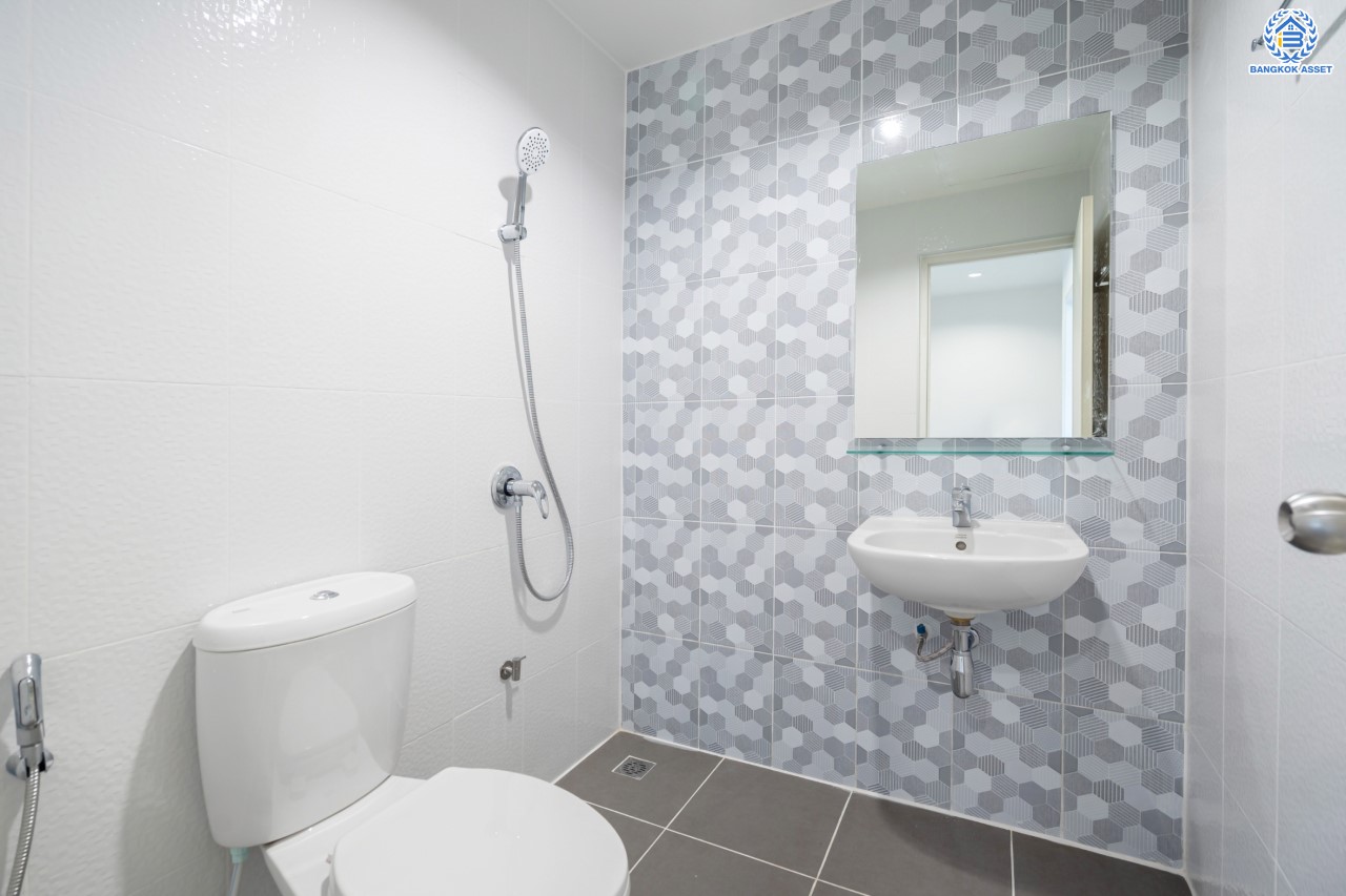 ทาวน์เฮ้าส์มือสอง ย่านนนทบุรี  ม.พฤกษา54 วงแหวน-คลองถนน บ้านพร้อมอยู่สไตล์โมเดิร์น ฟังก์ชัน 3 ห้องนอน 2 ห้องน้ำ จอดรถได้ 1 คัน เนื้อที่ 17.6 ตร.ว. บนทำเลศักยภาพ เชื่อมต่อถนนกาญจนาฯ ใกล้เซ็นทรัลเวสต์เกต รถไฟฟ้าสายสีม่วง "สถานีตลาดบางใหญ่" และ ทางด่วน "ศรีรัช"